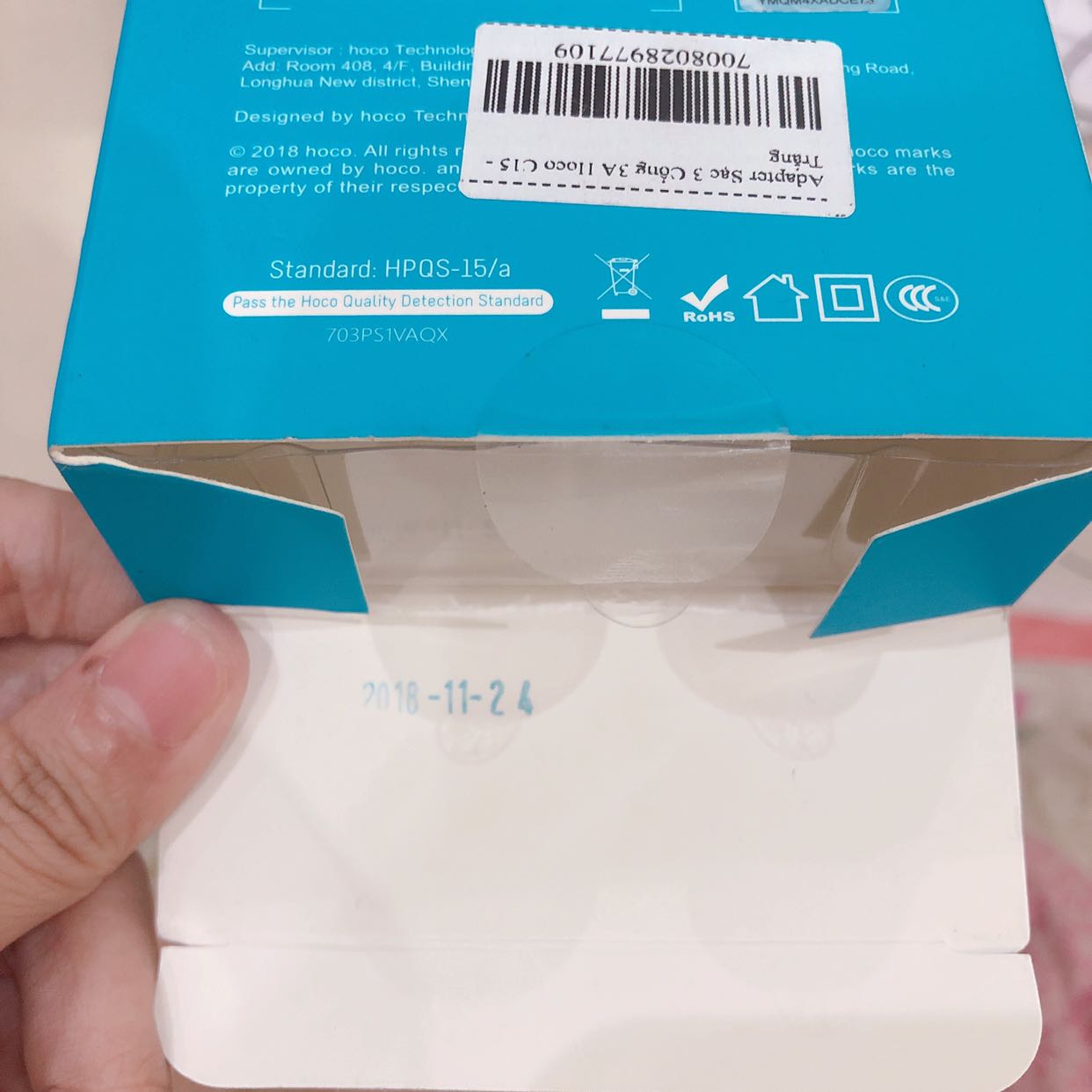 Giao hàng nhanh, đóng gói, hộp đẹp, nguyên seal. Khi check phần ghi thông tin trên website thì thấy đúng hết. 
Đã xài thử adapter, thấy được, có tự ngắt khi sạc đầy. 
Check mã QR thì ổn, tuy nhiên khi double check bằng cách lột miếng nhãn thì kết quả không được rõ ràng như trên website ghi. 
Đáy hộp có ghi ngày 24/11/2018, cũng có thể do để lâu rồi nên chất lượng tem dán bị ảnh hưởng, nhưng cũng hơi sợ.