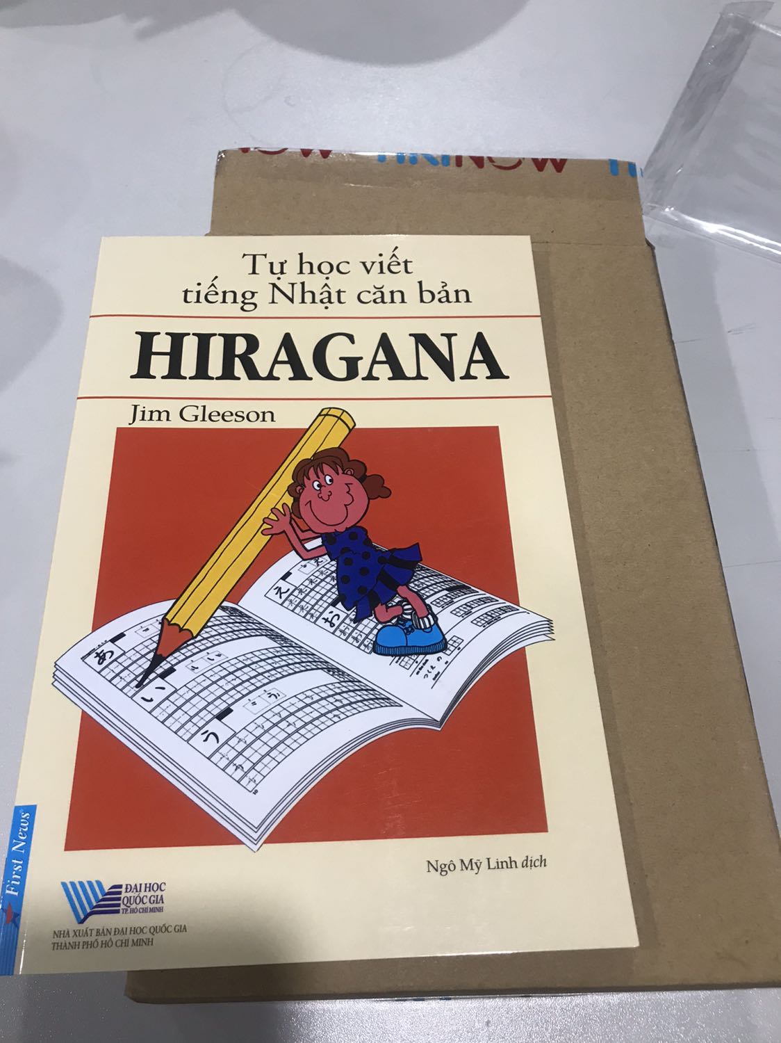 Giao nhanh, sách mới giá rẻ.
Nội dung sách rất tốt cho người mới tập viết Tiếng Nhật.
Cảm ơn Tiki ! Sẽ tiếp tục mua những sách học tiếng Nhật và Tiếng Anh