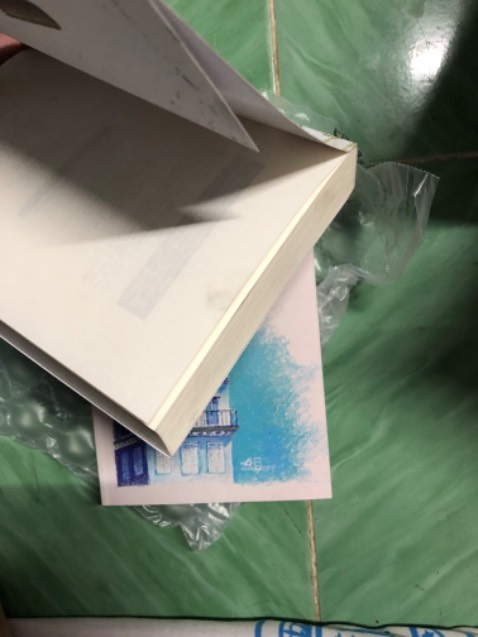 Nội dung sách hay, nên đọc. Nhưng Tiki dạo này làm việc quá cẩu thả, không chấp nhận được. Đơn hàng sách mới mà giao sách lại bẩn như thế này? Chán chẳng muốn nói =))))) xoá app.