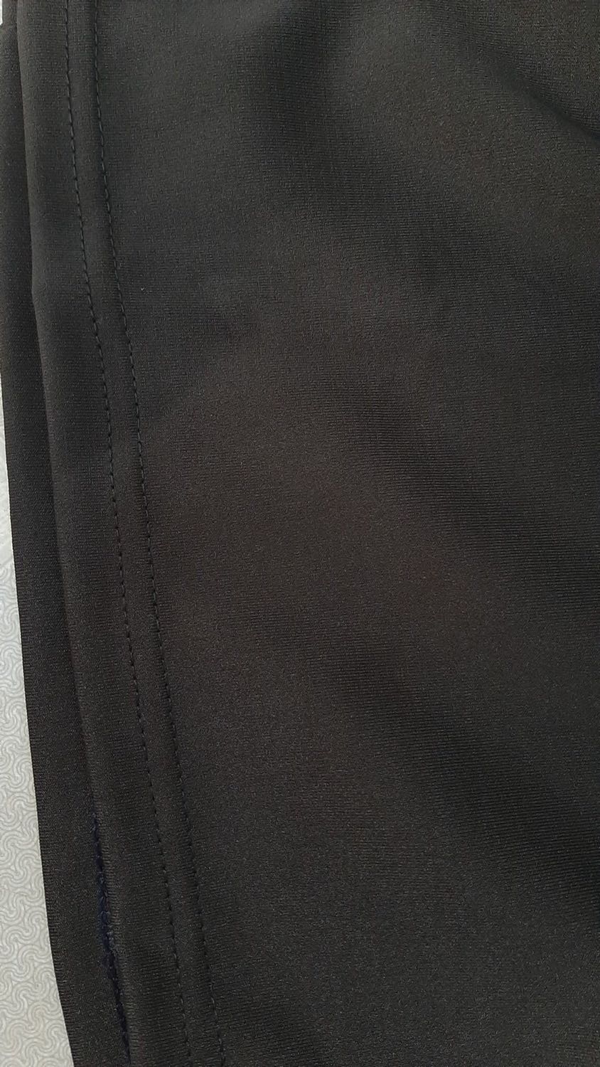 Quần short dày ok , đường may được may kĩ sắc nét , đường chỉ may rất chắc chắn , chất quần short đúng như mô tả , túi có dây kéo đựng được tiền ok yên tâm , mua hàng online mà chất và giá như vậy thì không có gì phải phàn nàn nữa , giao nhận nhanh áo đẹp tiki có lẽ là sàn giao hàng nhanh nhất hiện nay ! Thank you shop