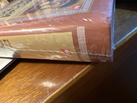 Ôi sách này mình nghe bảo hay lắm. Ngay đợt nxb Phụ Nữ sale 40%, mình áp mã giảm 15k nữa nên thành ra cuốn này mình mua giảm cũng gần 50%. Sách dày mà đẹp lắm lắm.