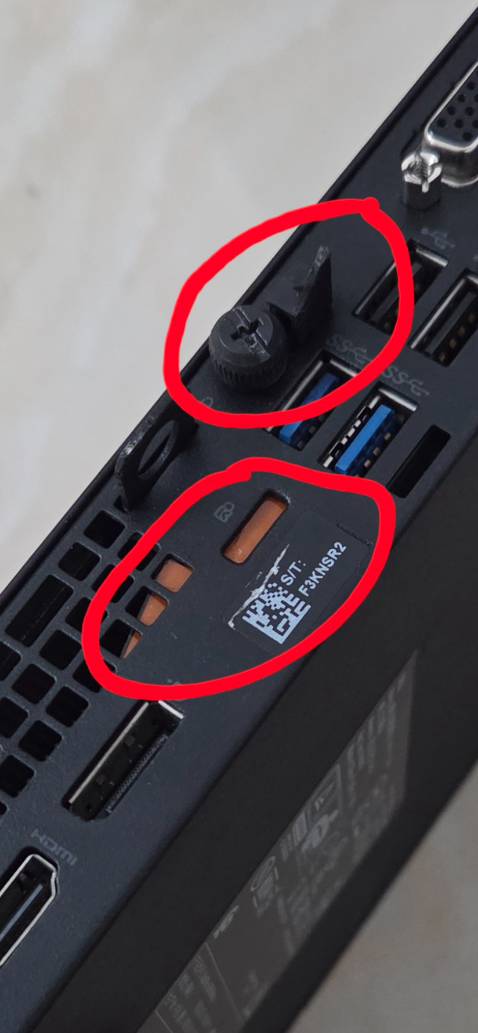 Vừa mở hộp. Nhỏ xinh, dễ thương. 
 Máy bắt wifi hơi yếu. Tiếng quạt không lớn nhưng gắt, để sau màn hình nghe khó chịu. 
 Máy hơi cũ, trầy xước, sứt mẻ chút. Có vẻ được pháp sư TQ dựng lại. Chính hãng Dell nhưng Made in China không phải Made in USA như shop mô tả. Chưa có thời gian mở xem ruột nó ntn. Cơ mà quan trọng máy cày tốt. 
 Đây là lần 2 mua hàng của shop. Hi vọng cũng tốt. Giá hơi cao với máy cũ i7 8700, RAM 16G, SSD 512G. 
 (Tiki kiểm duyệt ảnh nên không đăng chi tiết cấu hình, kết quả *** được)