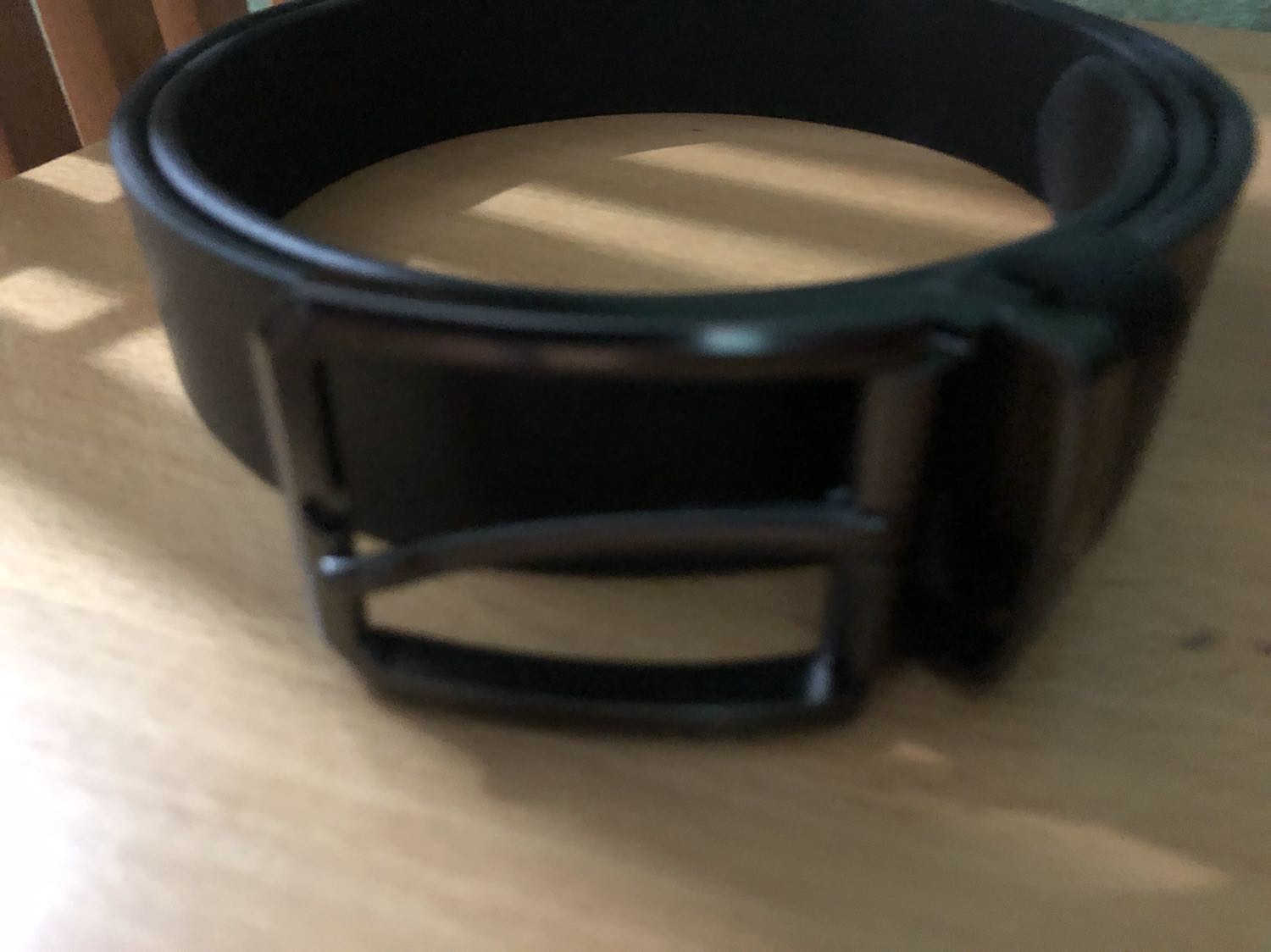 Da tổng hợp , cứng như dây nhựa ấy . Giây  hơi nhỏ , đặt màu lâu giao màu đen chán, giao hàng thì chậm