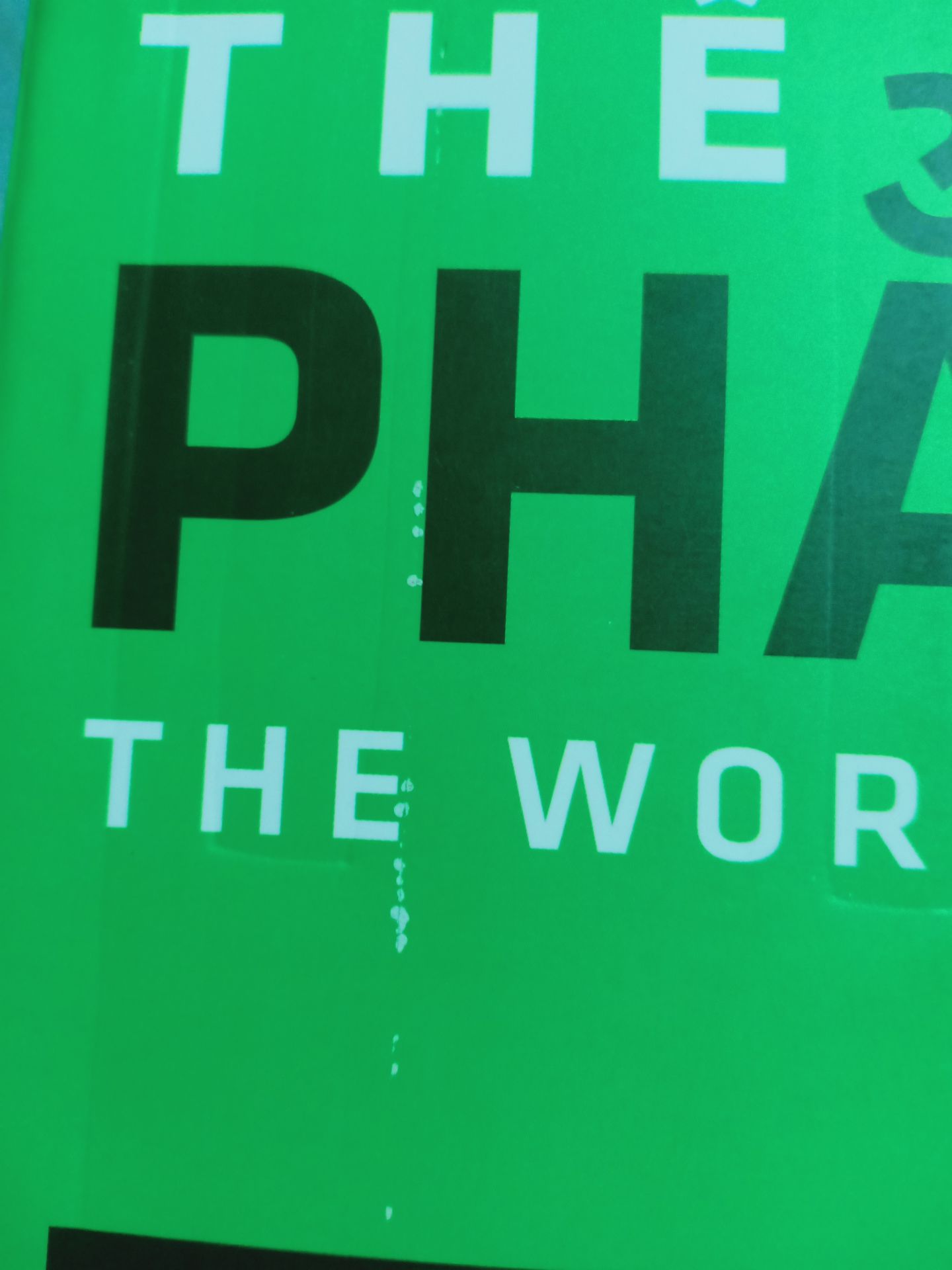 bữa giờ tiki giao sách đóng gói rất kỹ và sách rất đẹp nhưng đợt này mình hơi thất vọng . Thứ nhất bìa nó có nhiều vết hằn, gáy nhăn nheo, trang sách cũng nhăn nheo và dơ. Với tín đồ yêu sách thì thật sự rất là buồn.
