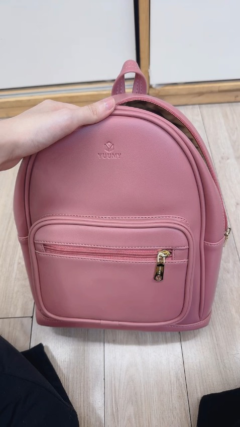 Balo xinh xẻo nhỏ nhưng vẫn đựng đc thoải mái lắm nha