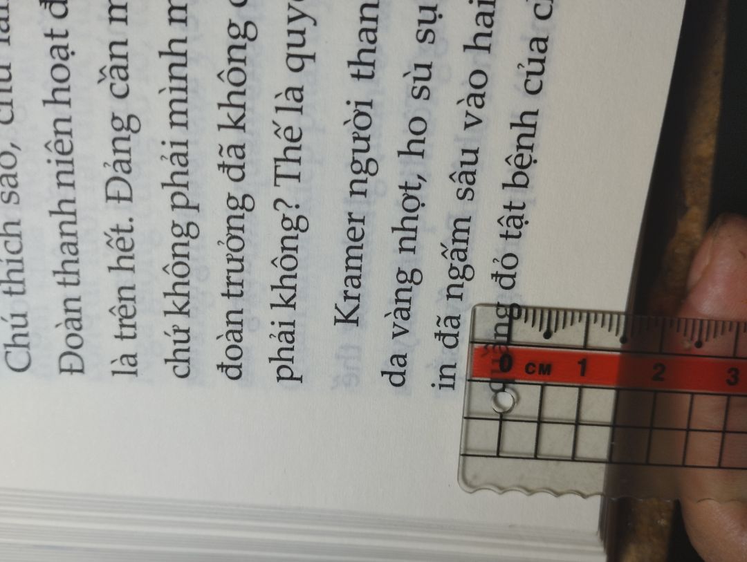 Sách có 2 trang bị lỗi góc, còn từ chương 8 phần 1 trở đi các trang đều bị in lệch đi dù khá nhỏ nhưng vẫn nhận thấy bằng mắt