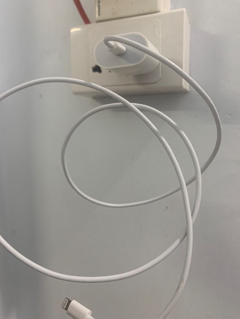 Sạc nhanh. Dây sạc chắc chắn. Để xem thời gian sau thế nào. 
Giao hàng rất nhanh, hẹn giao thứ 6 mà thứ 5 tới rồi.