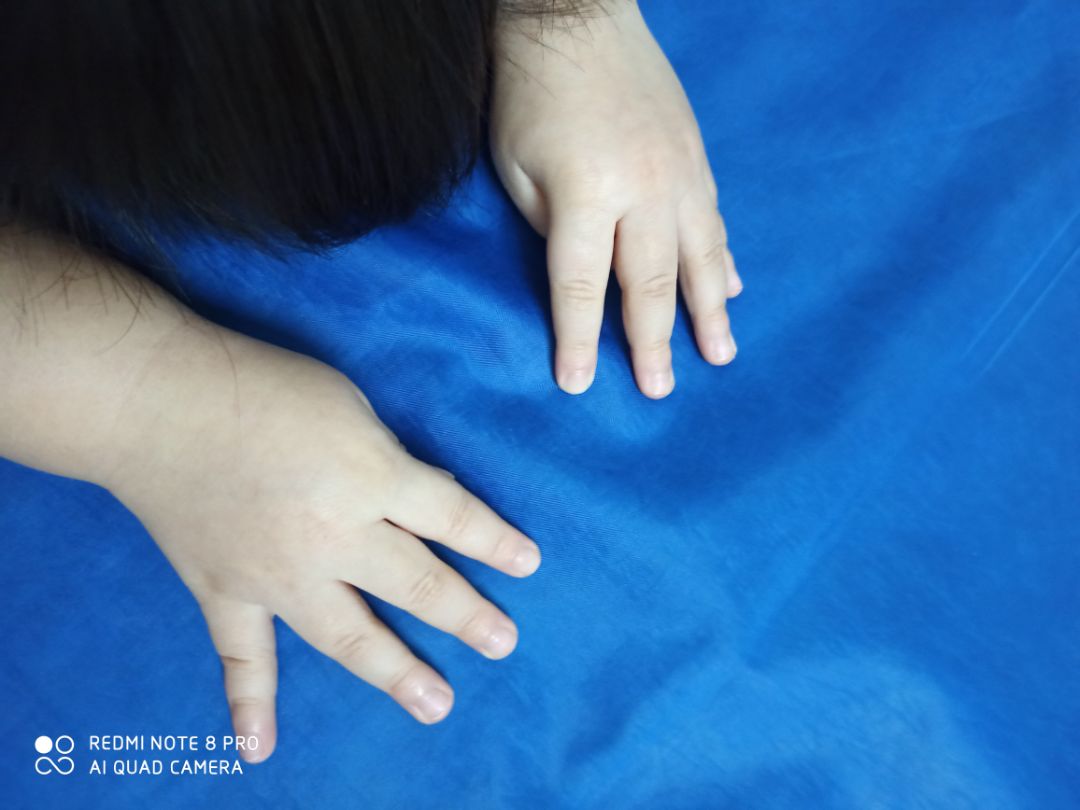 Mình cực kỳ hài lòng đó Shop à... tuy nhỏ nhưng kéo sắc bén và sử dụng rất dễ... mình không còn phải lo ngại tay bé cào nữa rồi vì móng tay bé ra rất nhanh hai ngày phải cắt một lần đó... mình cảm ơn Tiki và Shop nhé