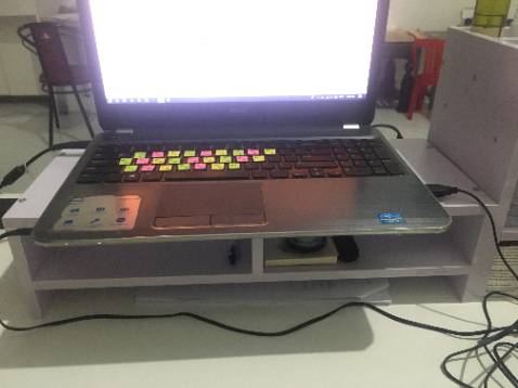 Kệ bụi thì mình không nói. Chỉ là mẫu không đúng như mô tả, mẫu bo viền mà về lại vuông góc như vậy, lắp cũng được mặc dù hơi mệt chút. Giao hàng thì rất nhanh rồi