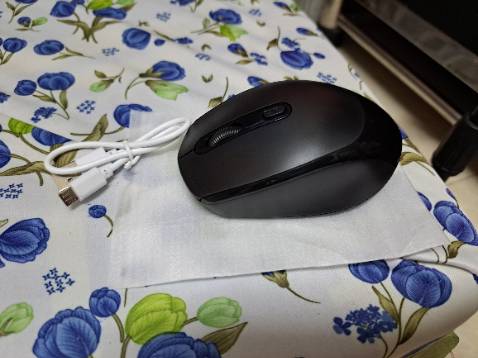 Di chuột mượt lắm luôn, mượt hơn cả cái cũ. Màu đen đẹp quá trời luôn. Vì cần gấp nên đặt Now, chỉ trong hơn 1 tiếng là hàng giao tới. Shop gói hàng kỹ lắm luôn, tư vấn cũng cuteee ó. Sẽ tiếp tục ủng hộ những sản phẩm khác