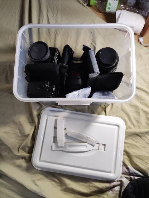 Hộp chiuu tải quá kém, mới để vào khoảng 5 kg đồ, đang mang đi nơi khác là hộp lập tức rơi, xém hại cả bộ máy ở trong