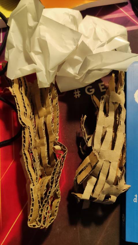 Mình khá thất vọng về nhà bán hàng lần này. Mình ko hay đánh giá 1 sao nhưng lần này ko thể khác được bởi. Thứ nhất đóng gói rất tệ, sách ko hề có seal hay bọc chống sốc nào cả mà chỉ có vài miếng bìa được nhét bên trong cái này có thể bỏ qua đc. Nội dung sách bên trong mình mới mua , chưa đọc nên mình chưa đánh giá. Tuy nhiên khi mình chụp lại sản phẩm để review thì trang cuối của sách làm mình thất vọng. Nhà bán hàng đưa cho mình sách cũ đã đành đây lại vừa cũ vừa bẩn. Thành ra thật sự mình không ưng ý với việc mua sản phầm lần này 1 chút nào. Đánh giá 1 sao