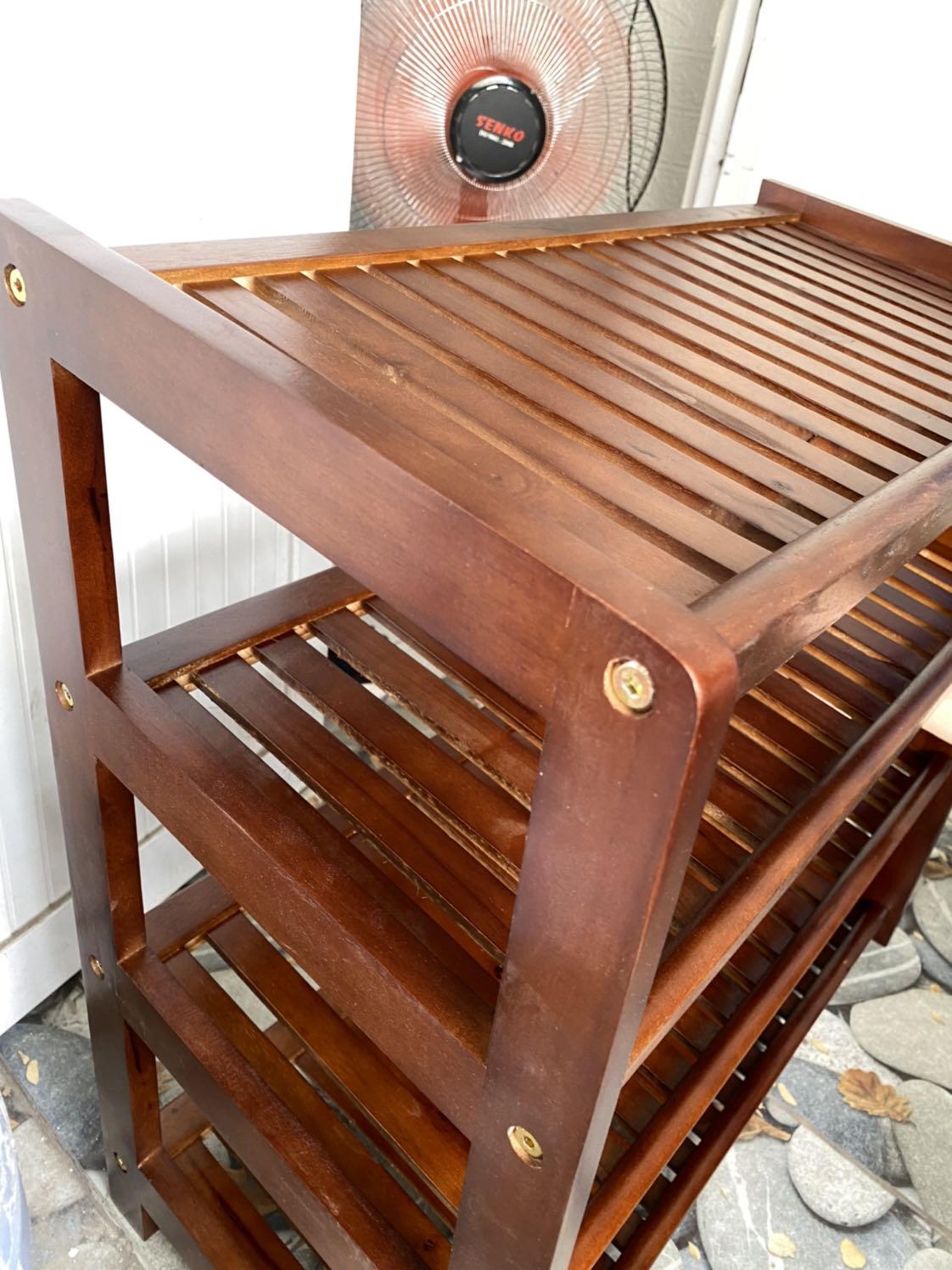 Hài lòng vs giá tiền. Khá chắc chắn. Có đồ vặn ốc lun nhen. Hài lòng vs giá tiền. Khá chắc chắn. Có đồ vặn ốc lun nhen.