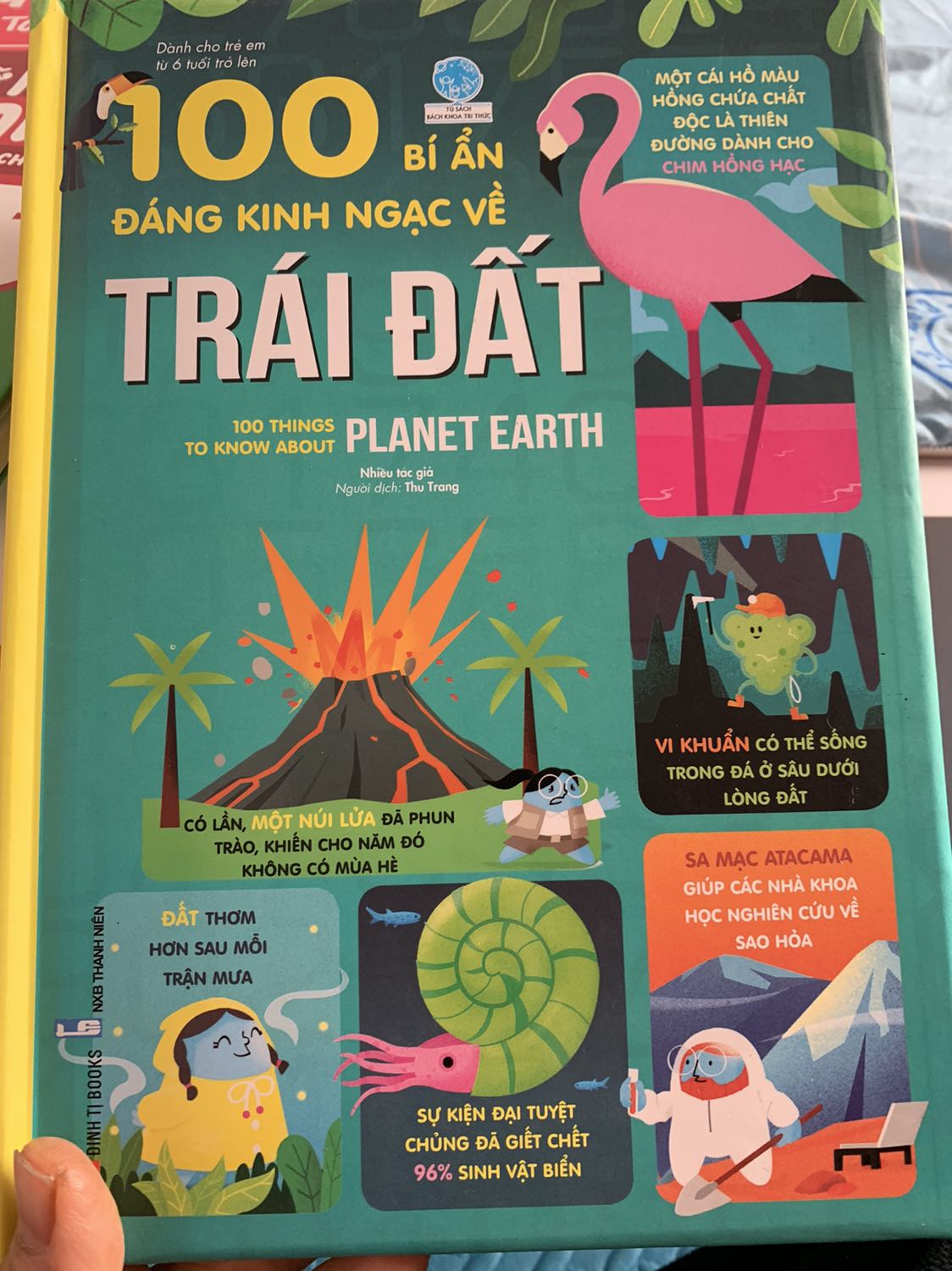 Con gái tôi đã khóc khi đọc cuốn sách này. Nửa đêm tôi tỉnh dậy thấy con đang ngồi khóc dưới sàn nhà và nói: mẹ ơi Ha chi ko chết rồi. Thế rồi tên chú *** ấy đi vào các trang văn của con. Muốn để một đứa trẻ bồi đắp thiện lương cha mẹ hãy cho con đọc sách nhé.