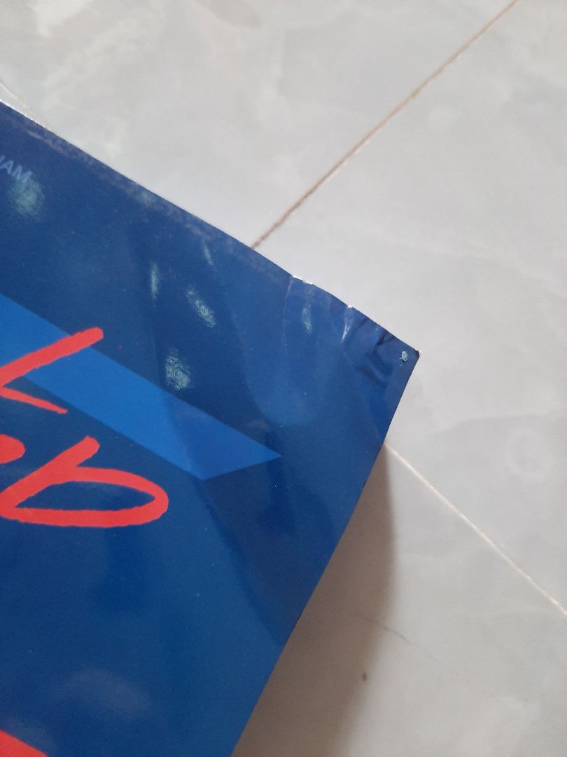 Mình hơi buồn về phần vận chuyển nhưng chị shipper khá dễ thương và nội dụng khá ổn. Mong Tiki nên để ý về phần vận chuyển hơn vì mỗi lần thấy sách bị cong hay sao đó thì mình khá sót.