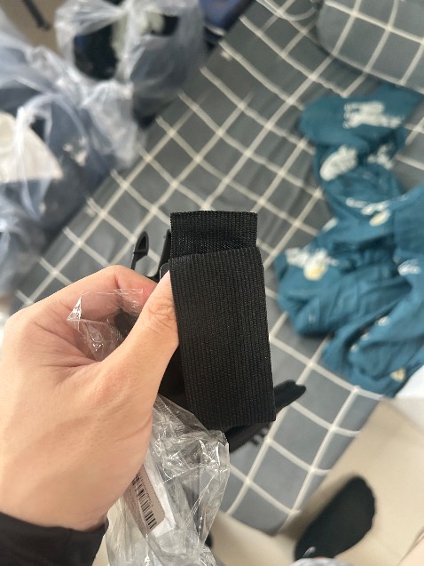 Chưa xài đã đứt chỉ giờ k biết phải làm sao