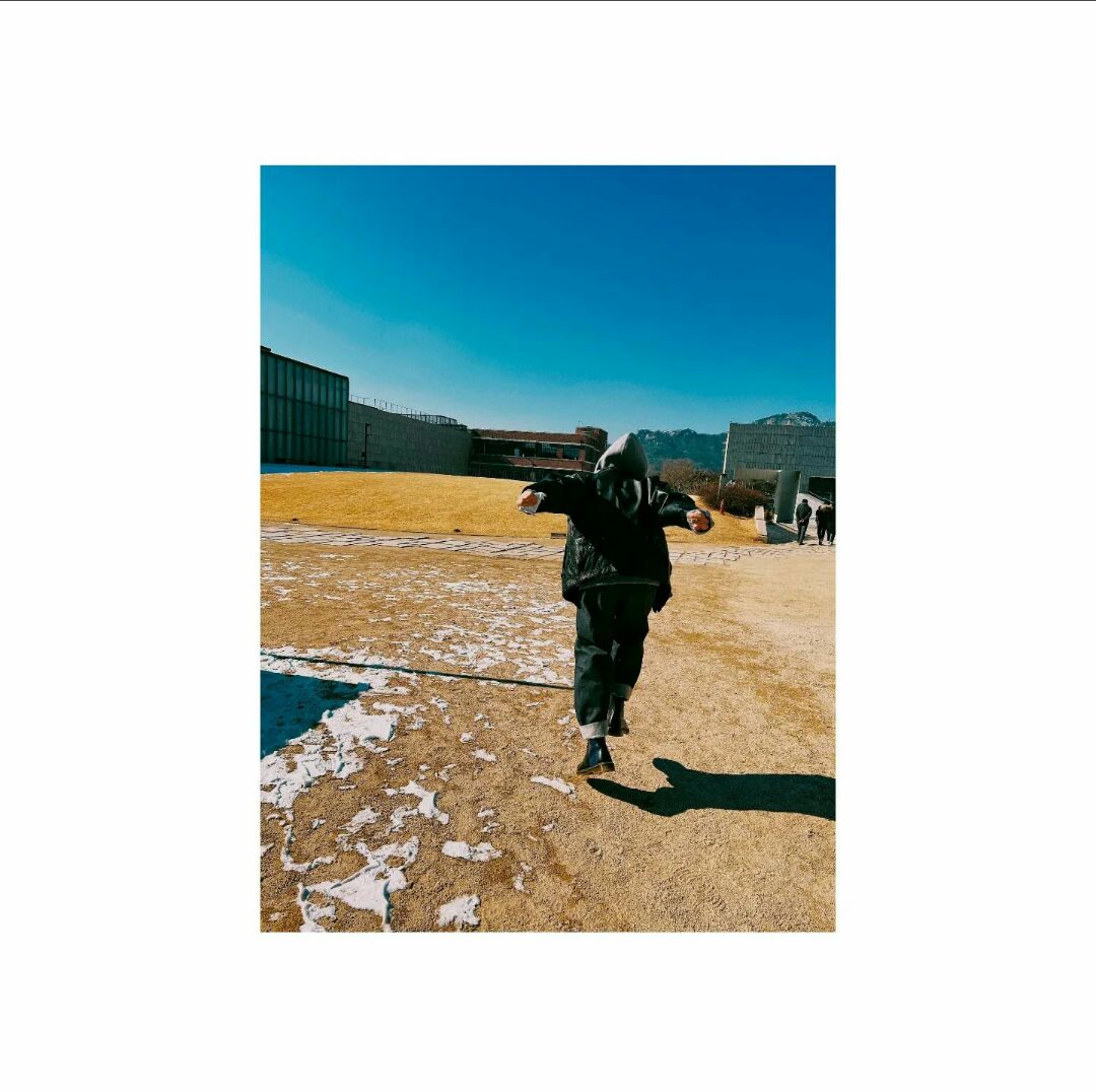 Cái gọi là trưởng thành chính là lúc bạn vốn nên khóc và làm loạn thì lại lựa chọn im lặng mỉm cười.