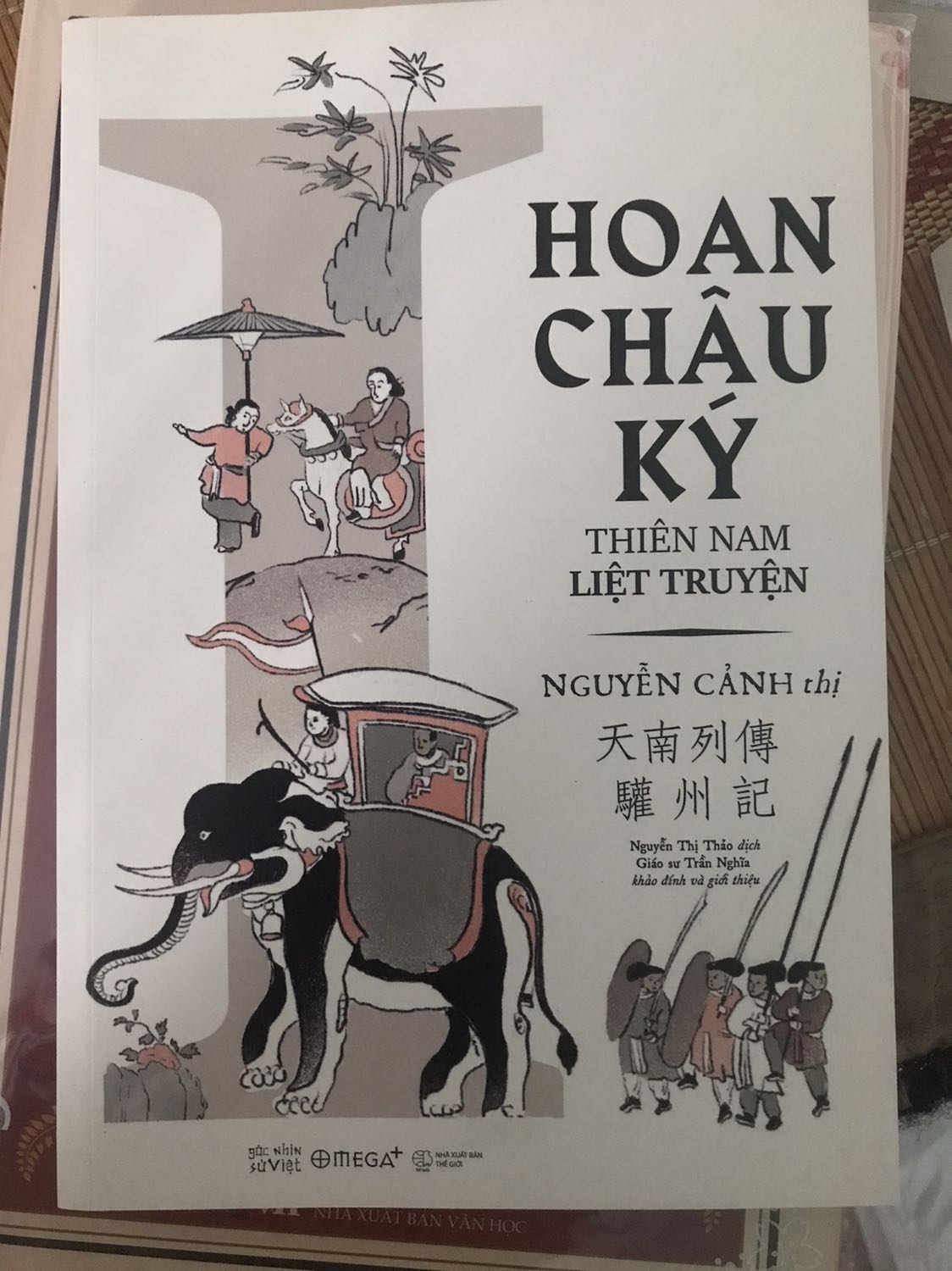 Ship hàng nhanh chóng, đóng gói ổn với hàng giao nhanh trong thành phố.
Sách cung cấp một góc nhìn sử Việt. Độ hoàn thiện sách khá cao.