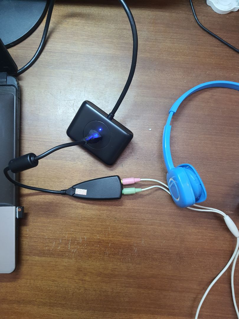 Hàng chính hãng. Tiki giao hàng nhanh, free ship. Cắm tai nghe, chuột, bàn phím OK. Có thêm kết nối nguồn dạng micro USB khi cần nguồn thêm. Hàng Ugree thì chuẩn rồi.