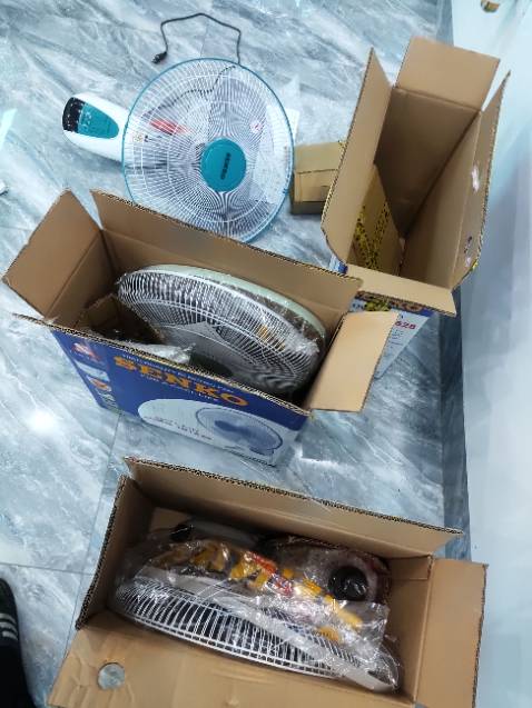 Hàng đẹp, giao nhanh, gió mạnh. Tiếc cái là ko đc chọn màu Hàng đẹp, giao nhanh, gió mạnh. Tiếc cái là ko đc chọn màu