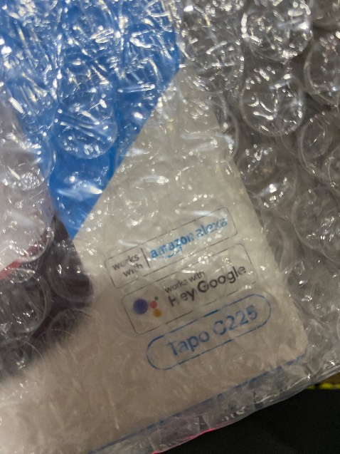 Shop thì rất ok mình không có gì phàn nàn về shop.
Sản phẩm không biết sao thấy người ta review thì hỗ trợ HomeKit nhưng mở hộp sản phẩm lại thấy không có, không lẽ hàng Tapo bán ở VN bị giựt bớt tính năng?
Giao hàng thì đặt giao nhanh 2h nhưng bị trễ một tiếng, tài xế có nói do một số kho chưa hoạt động thôi mình cũng thông cảm.