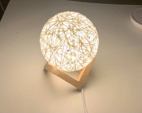 Đèn thiết kế nhìn châu âu, mình thích phong cách này. quá ưng ý.  Có thể điều chỉnh được độ sáng. làm đèn ngủ hay đèn trang trí ở cửa hàng cũng rất ok. giao hàng nhanh. thanks shop.