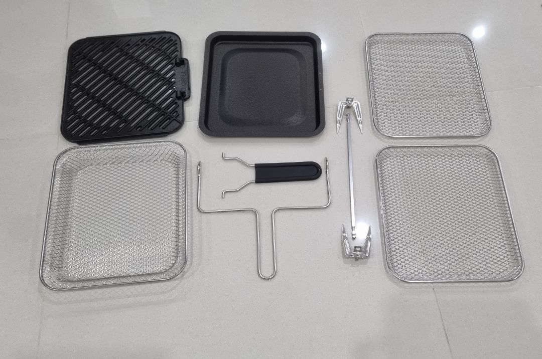 Rất nhiều phụ kiện đi kèm