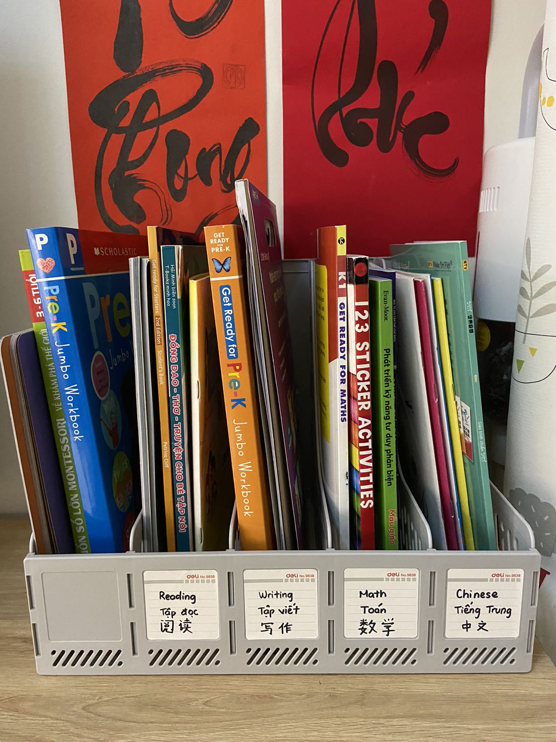 Hàng chất lượng, còn nguyên bọc. Có bể 1 góc nhỏ nhưng không ảnh hưởng sản phẩm lắm. Mua store chính hãng giá rẻ mà yên tâm hơn. Đã từng mua mắc hơn trên Tiki mà ko có nhãn dán, ko có bọc như mua ở Deli store.