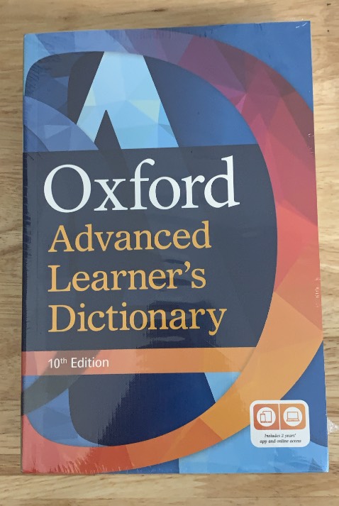Một cuốn từ điển rất có ích cho những người học tiếng anh, đặc biệt là những người muốn nâng trình lên trình độ cao nhất. Sách có nhiều phrasal v, idioms và có kèm ví dụ để mình biết cách áp dụng.  Trang sách mỏng, thơm
