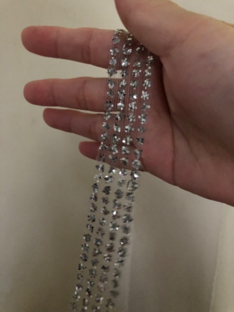 Giao nhanh 2h. Mẫu rất dễ thương nhưng mang hơi ngứa châm chích do mấy hạt đính bling bling ấy cạ vào da.