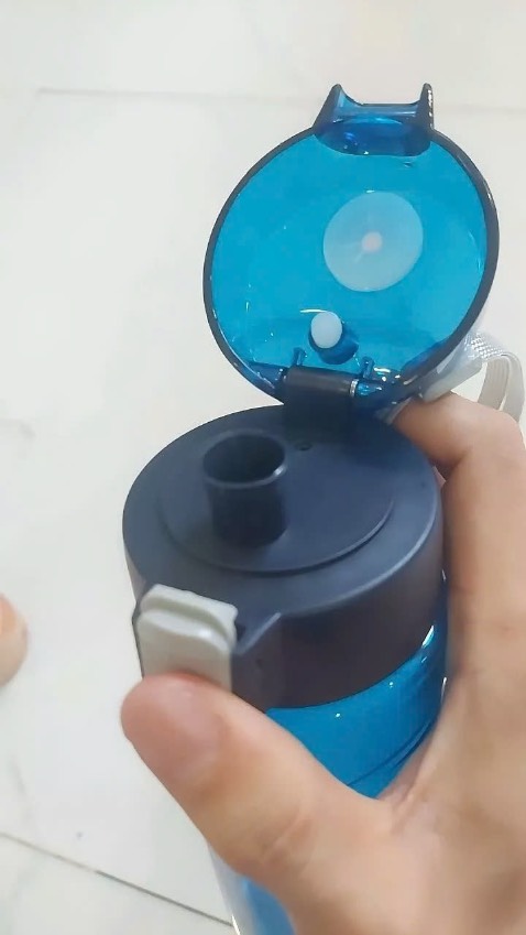 Giao hàng nhanh. Chất liệu an toàn , chất lượng ok, bình cứng cáp, màu đẹp, giá ok, k nghe mùi nhựa. 5 sao. Khuyên mng nên mua.