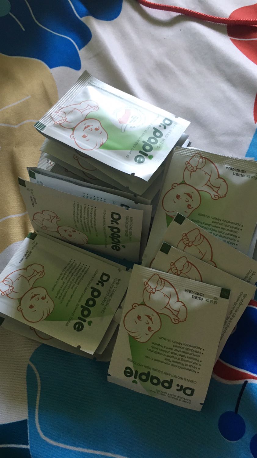 1 hộp gạc rơ lưỡi có bao nhiêu cái vậy. Mình mua 2 hộp. 1 hộp kia có 10 cái hộp còn lại là 30 cái là như nào