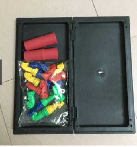 Bộ rất đẹp - Cờ có nam châm bám dínhhhhh rất chắc, đặt trước quạt gió không sao, ko bị thôi bay đi! hộp chốt chắc chắn, dễ cất gọn, mang đi dễ dàng. các cháu nhà mình rấ thích, cảm ơn shop nhiều. Hi vọng tôi sẽ còn ủng hộ thêm