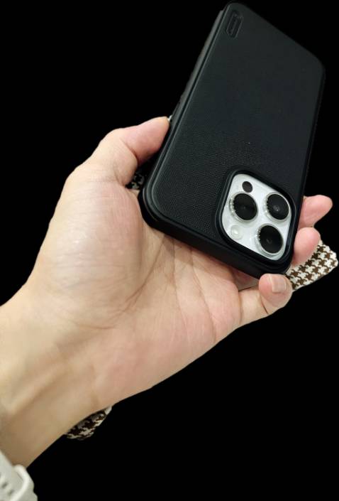 Tốc độ giao hàng bàn thờ.
Ốp thì khỏi phải bàn vì đây là lần thứ 2 mình mua từ shop, lần trước mua cho s23ultra nên mìn biết chất lượng rồi. Có điều hộp ốp hơi bụi. Mong shop clean sạch hàng hơn.