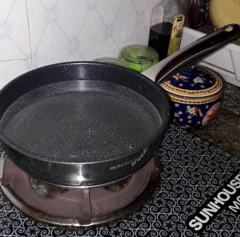 Chảo rất đẹp, cán cầm chắc chắn, thiết  kế vượt trội so với các thiết kế truyền thống của Sunhouse, tuy nhiên nếu không xài miếng lót tay sẽ bị nóng hoặc bỏng, nhà quảng cáo khi giới thiệu hàng mới không lưu ý người mua vấn đề này.