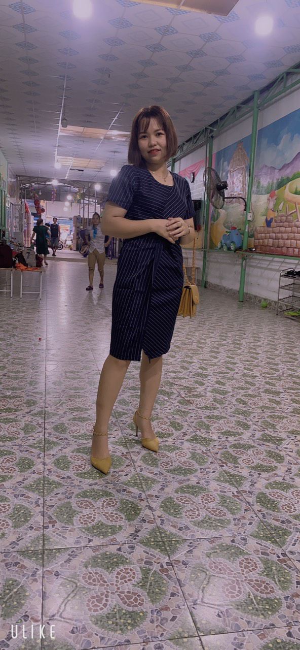 vải dày dặn, ko co giãn, form đứng, măc lên tôn dáng, dành cho những bạn đi làm, kiểu dáng công sở, rất sang