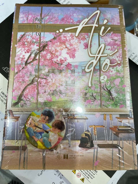 Hàng đóng gỗ kỹ càng, tận 2 túi seal, giao cũng khá nhanh, sách về ko bị móp méo, đầy đủ phụ kiện