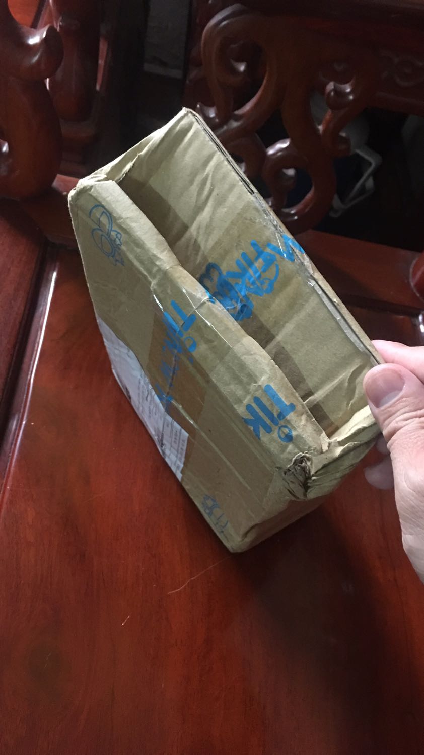 Lúc đầu nhận thấy hộp bị lõm, biến dạng,Tiki nên làm việc lại với bên vận chuyển để đảm bảo hàng hoá ok đến tay ngừoi mua. Sản phẩm bên trong đúng theo như trên web bán. Thank