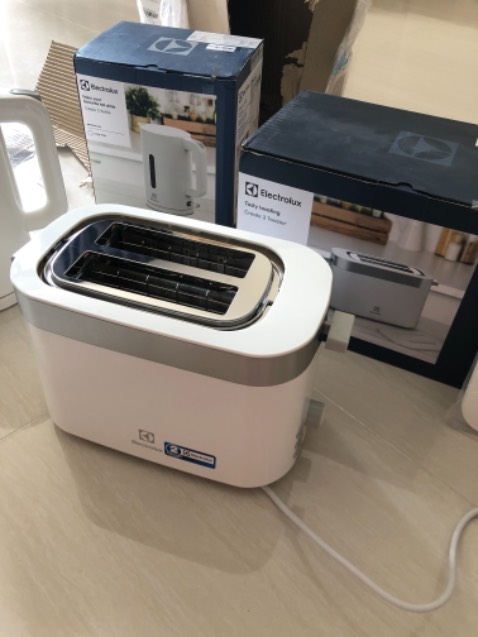 Máy trắng đẹp, xài ok la, giao hàng đúng mô tả. Đang thích màu trắng quá nên thấy shop bán là mua liền. Nên mua nhé mọi người 👍🏻👍🏻