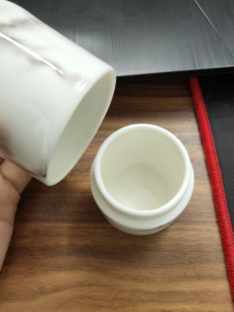 Đẹp, lịch sự, lớn đựng được nhiều tăm