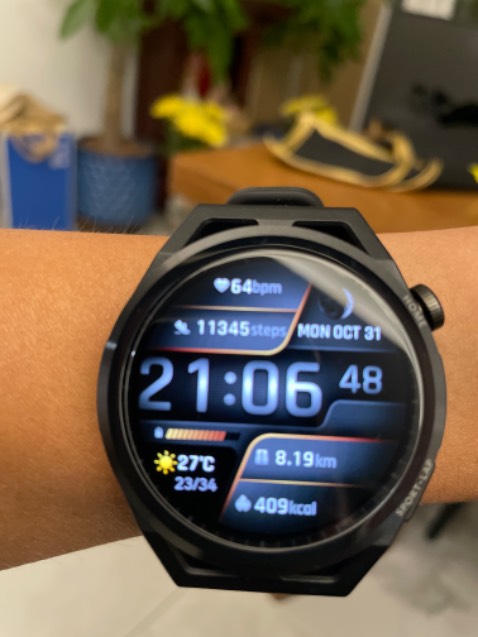 Rất tốt - chu đáo - đầy đủ đồ như giấy lau ướt, vải lau khô, các sticker để dính hoặc lấy bụi. Quá ổn.