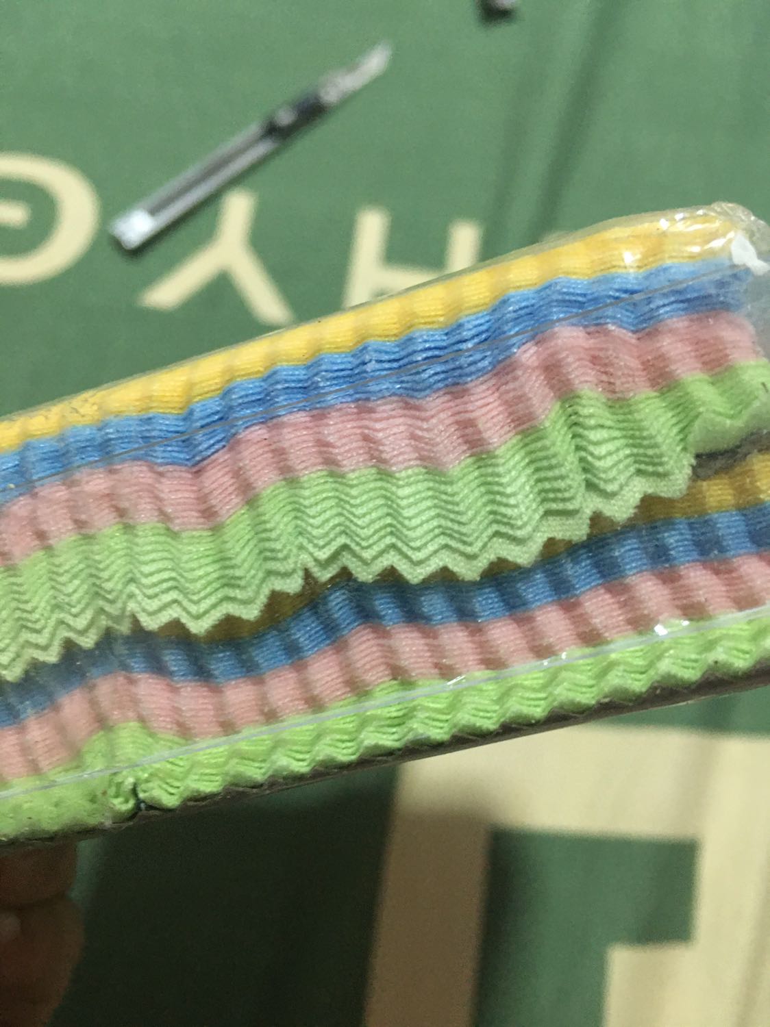 Shop đóng gói cẩn thận. Hàng như hình. Vải mềm mịn. Nhiều màu. Mình đếm được 74 cái