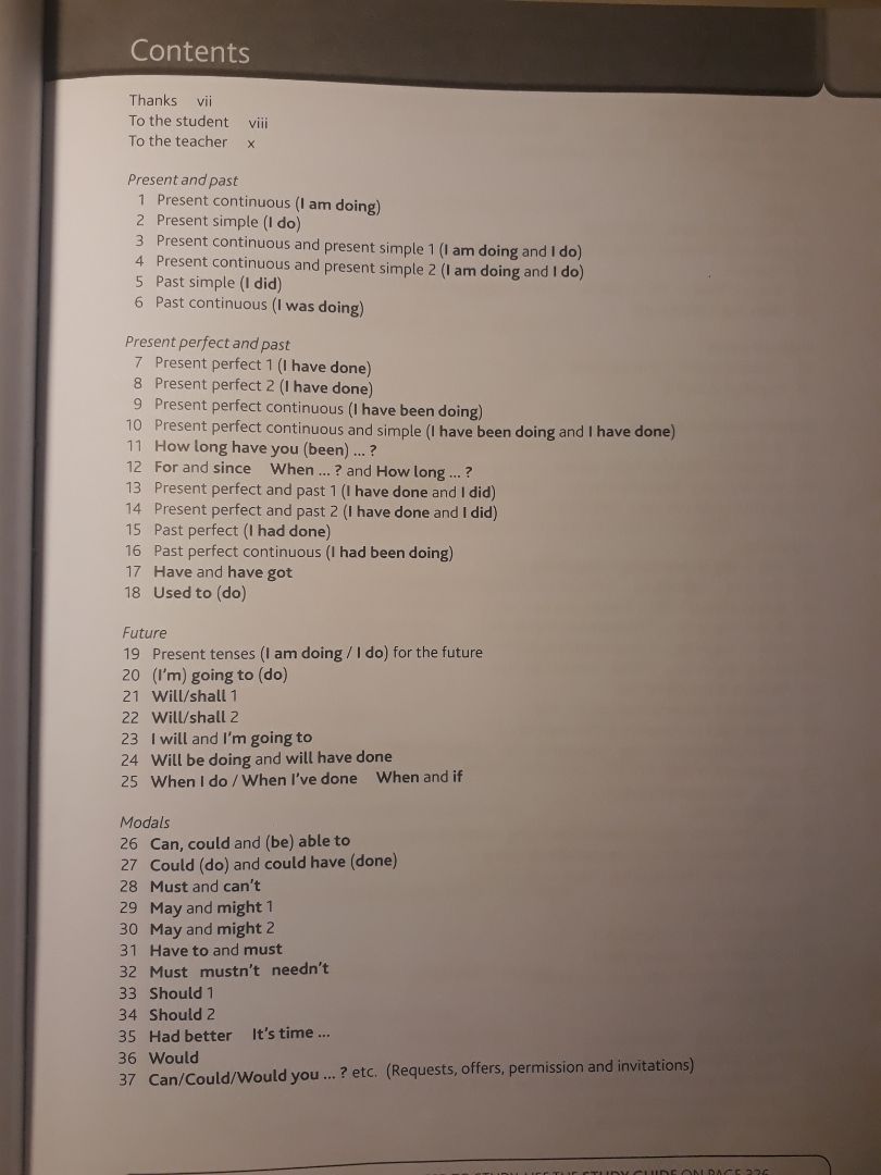 Dịch bệnh nên tiki giao hàng hơi lâu chút, điều này mình có thể thông cảm được. Nhưng cũng không quá lâu so với dự kiến (chậm 1 ngày thôi), mình còn tưởng lâu hơn cơ vì mình đọc chỉ thị là shipper cũng không được làm việc. (Mình ở Hà Nội)
Về cuốn sách, mình làm cuốn này được hơn một tuần rồi, mỗi ngày đều đặn ít nhất 2 units, vì mình mới thi đại học xong nên vẫn còn lười chút nhưng cố gắng duy trì mỗi ngày, bởi mỗi unit chỉ gói gọn trong 2 trang(1 trang lý thuyết và 1 trang bài tập). Vì thế nên cách bố trí cũng không giống kiểu sách Giải thích ngữ pháp của Mai Lan Hương mà mình đã từng làm (tất cả gói gọn trong một bài, lý thuyết hết rồi mới đến bài tập luyện) các bạn có thể xem ở mục lục. Nhờ đó nên mình thấy làm quyển này khá vui và ko bị dễ nản. 
Sách phù hợp cho các bạn chưa chắc kiến thức muốn ôn lại từ đầu. Những bạn mất gốc thì hơi mệt xíu vì sách full tiếng anh. Dù sao mình vẫn thích sách của MLH hơn vì nó trình bày rất bài bản và đầy đủ, không quá lan man, SIÊU PHÙ HỢP với các bạn ôn thi THPTQG. Bây giờ mình không học để thi nữa nên thích làm quyển này hơn. Sách giấy giày đẹp. Xứng đáng giá tiền.
Còn về đóng gói thì lúc mình nhận hộp hơi nát, bên trong có miếng xốp mỏng nên ok.