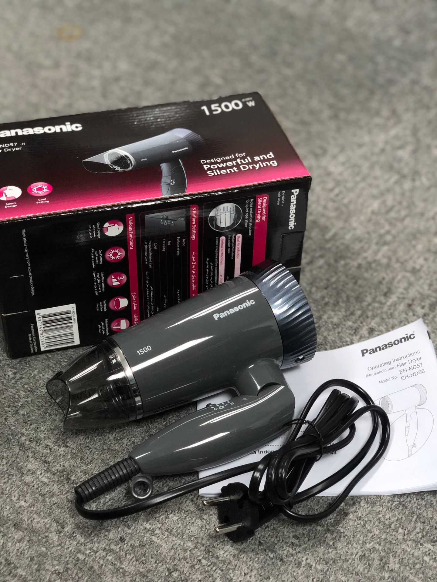 Máy đẹp hơn hình web :)) tuy có hơi to nhưng kiểu dáng có thể gấp gọn xếp vào hành lý nên ok. Chạy êm, ít tiếng ồn.