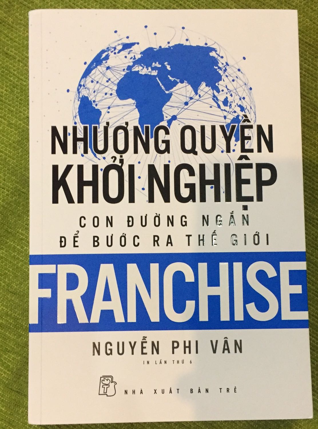 Sách được bọc bookcare, nguyên vẹn không rách,,,, và thơm mùi giấy mới