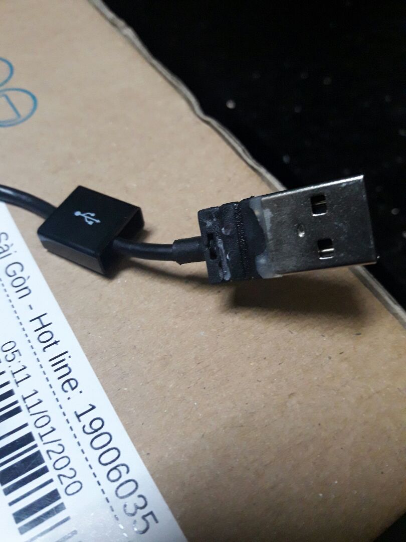 đóng gói có vẻ ổn nhưng khi mở sản phẩm phát hiện cáp sạc đã bị bung đầu. rất không hài lòng.