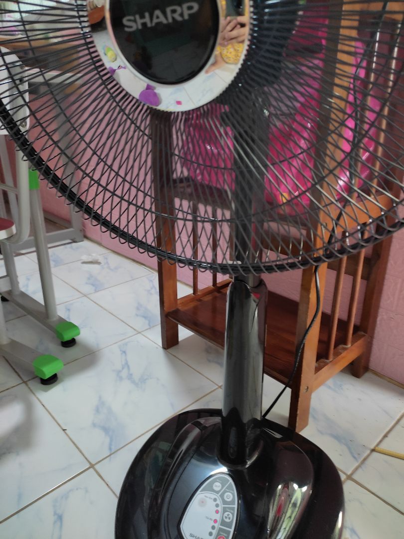 giá tiền không phù hợp với chất lượng sản phẩm,nút bấm trên thân quạt khó ấn độ bền thì k biết thế  nào,quạt hơi ồn giá tiền không phù hợp với chất lượng sản phẩm,nút bấm trên thân quạt khó ấn độ bền thì k biết thế  nào,quạt hơi ồn