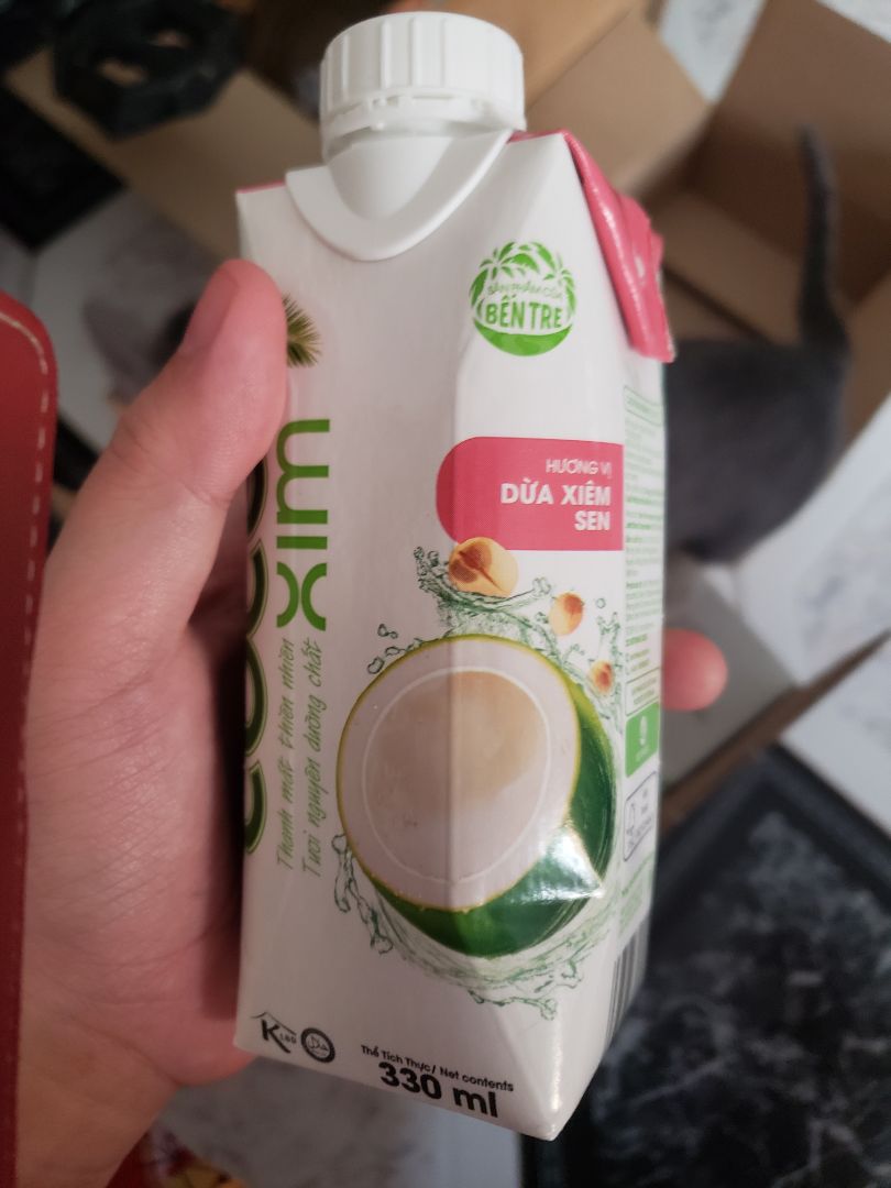 Giao hàng nguyên vẹn, nước uống ngon, date mới.