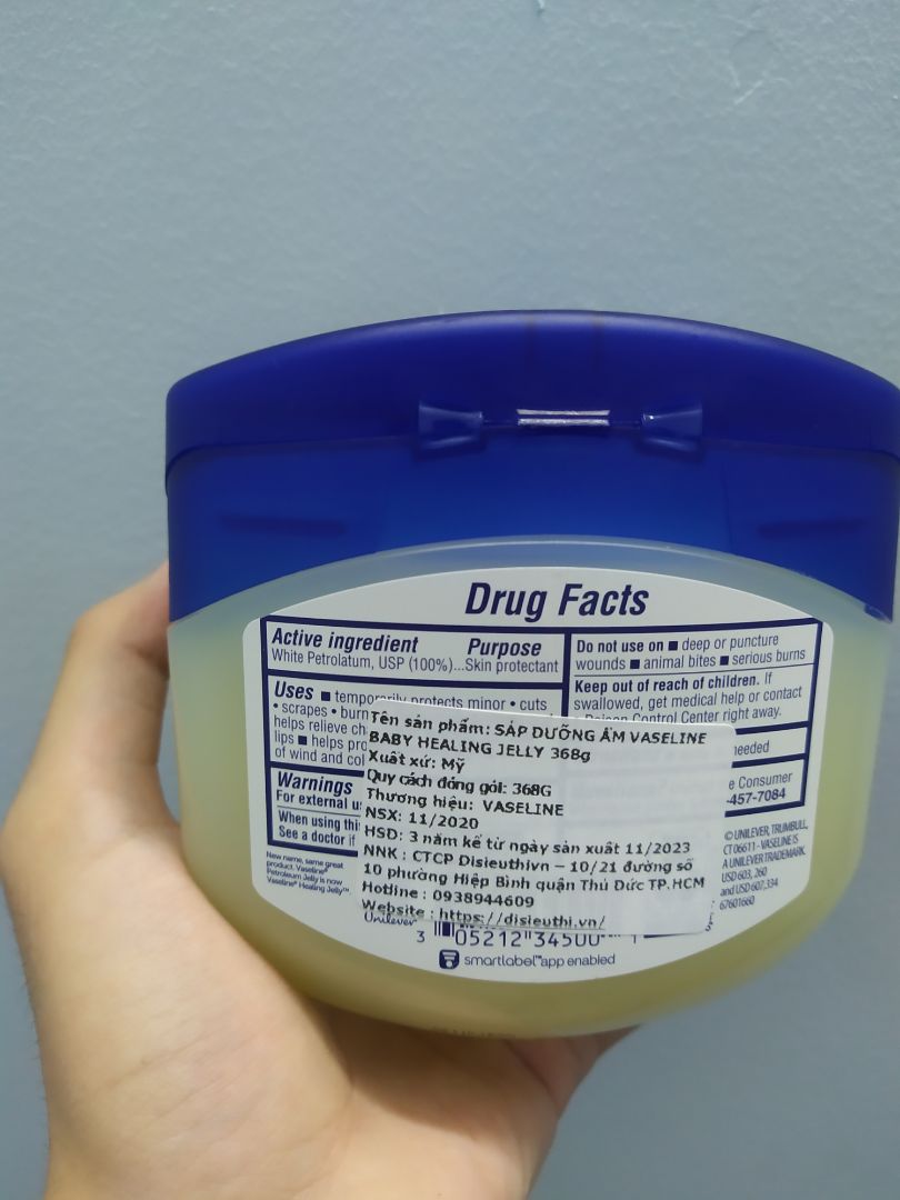 sản phẩm không được đặt trong hộp chỉ có băng keo để nắp hộp không bung, không check được mã vạch, do mình chưa xài hũ to như thế này bao giờ nên chẳng biết