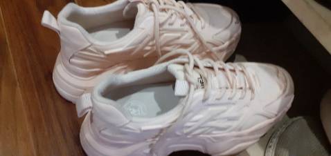 Giày đẹp, hài lòng, đọ bền thì phải đi mới biết. Giao hàng nhanh